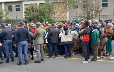 Shack dwellers march to Cape Town airport, demanding water and use of toilets