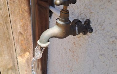 Judge tells minister to get water to Eastern Cape families