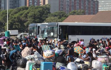 140 buses take 7,000 displaced immigrants to Musina