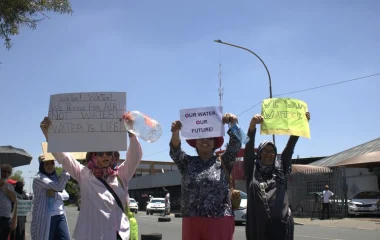 Week without water brings Joburg residents onto the streets